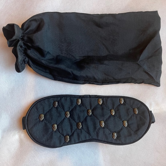 Sleeping Quilted Black Face Mask Stud Skulls Alexander McQueen Style Rock'n'roll - Picture 1 of 6